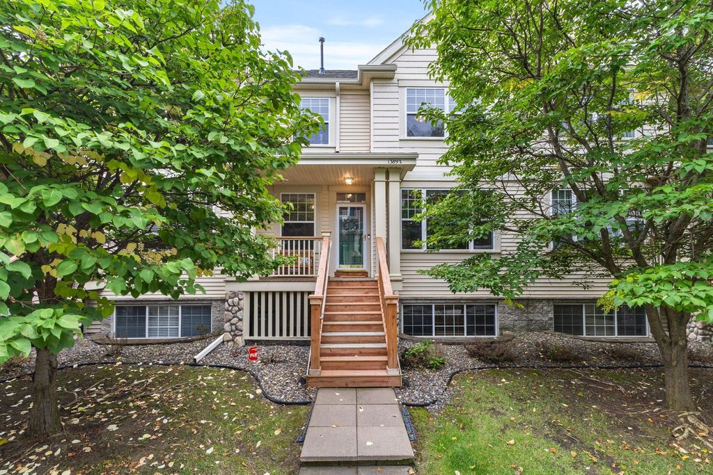 13892 52nd Avenue N, Plymouth, MN 55446