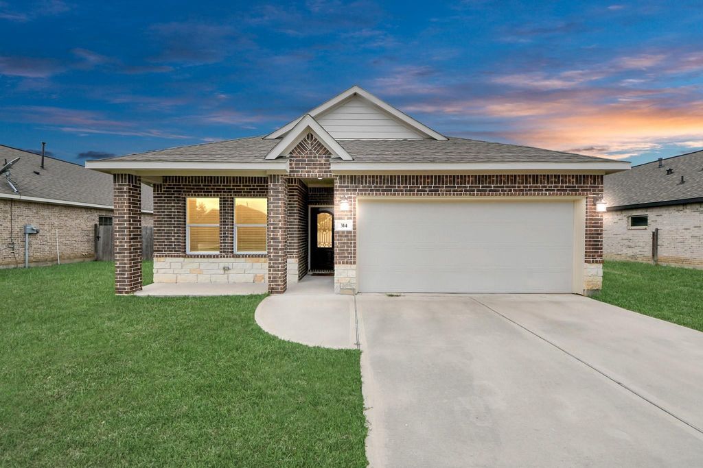314 Carlos Leal Drive, Dayton, TX 77535