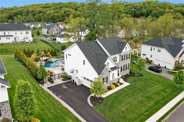 6436 Fox Glove Lane, Upper Saucon Twp, PA 18034