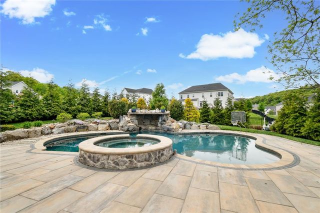 6436 Fox Glove Lane, Upper Saucon Twp, PA 18034