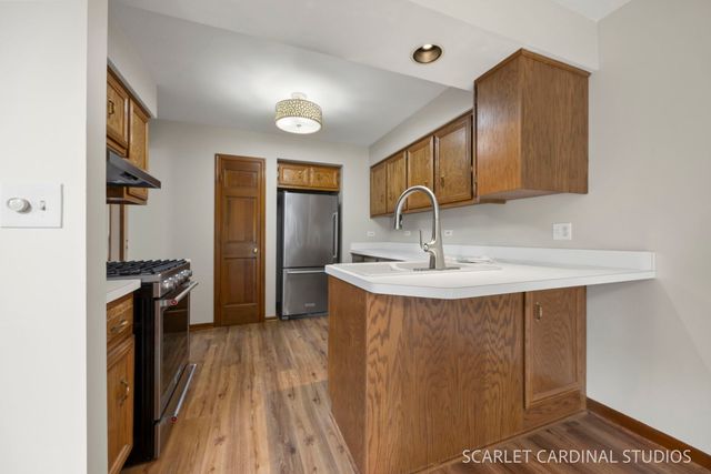 526 E Highland Avenue, Villa Park, IL 60181