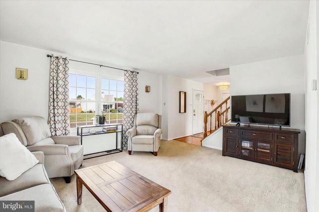 37 COPPERLEAF DR, Newtown, PA 18940