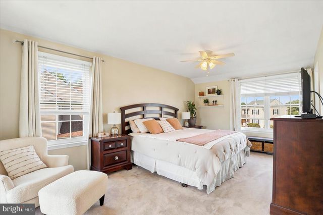 37 COPPERLEAF DR, Newtown, PA 18940