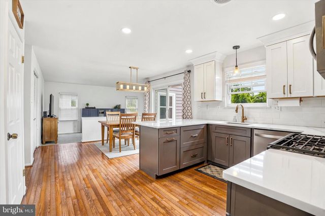 37 COPPERLEAF DR, Newtown, PA 18940