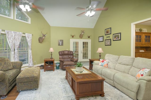 750 Davis Spring Rd, Tullahoma, TN 37388