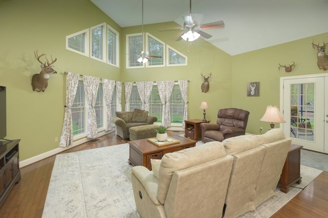 750 Davis Spring Rd, Tullahoma, TN 37388