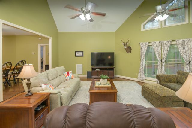 750 Davis Spring Rd, Tullahoma, TN 37388