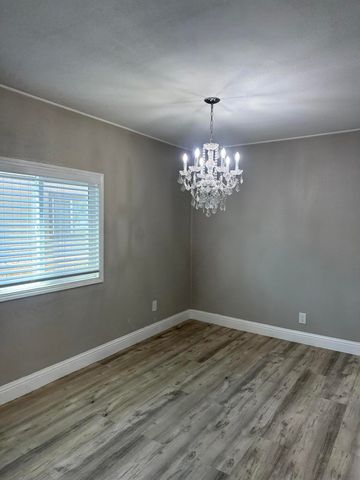 720 E Worth Space 76 Avenue, Porterville, CA 93257