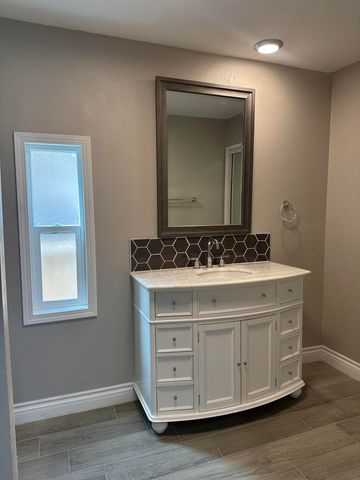 720 E Worth Space 76 Avenue, Porterville, CA 93257