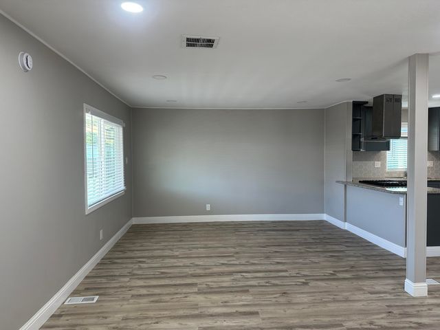 720 E Worth Space 76 Avenue, Porterville, CA 93257