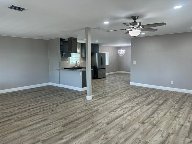 720 E Worth Space 76 Avenue, Porterville, CA 93257