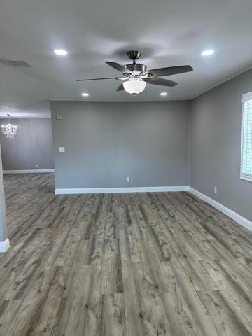 720 E Worth Space 76 Avenue, Porterville, CA 93257