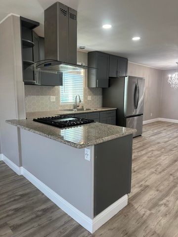 720 E Worth Space 76 Avenue, Porterville, CA 93257