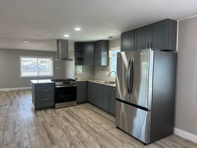 720 E Worth Space 76 Avenue, Porterville, CA 93257