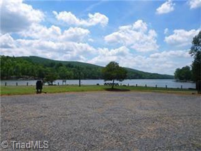 212 Potters Landing, Denton, NC 27239