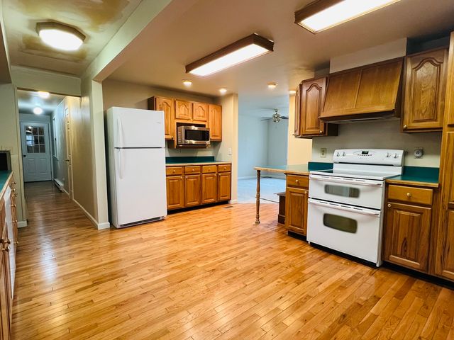 1007 Murphy Street, Eldorado, IL 62930