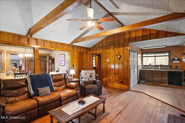 806 E Dewey Camp Drive, Florence, MS 39073