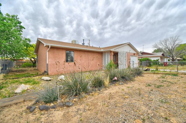 823 La Luz Drive, Belen, NM 87002