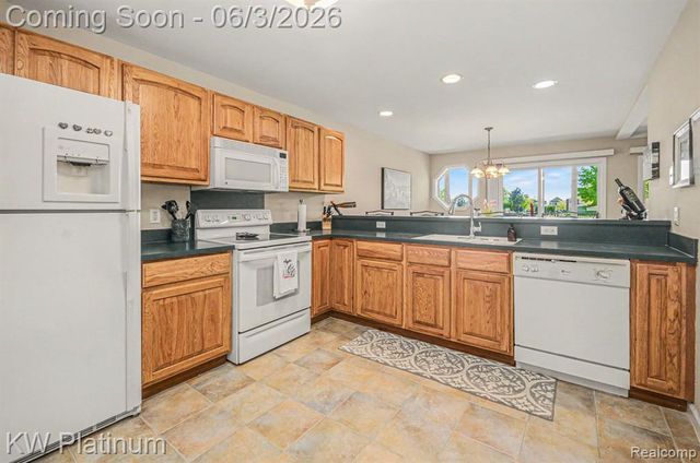 37860 Jefferson Avenue, Harrison Twp, MI 48045