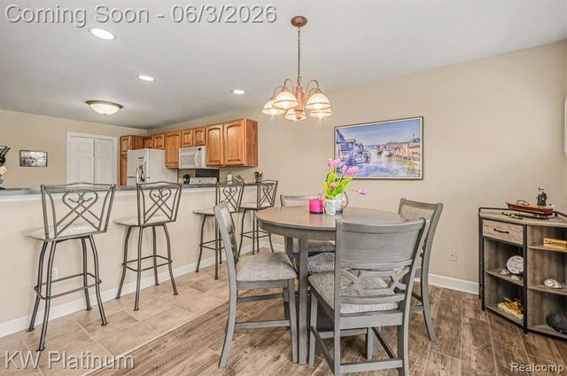 37860 Jefferson Avenue, Harrison Twp, MI 48045