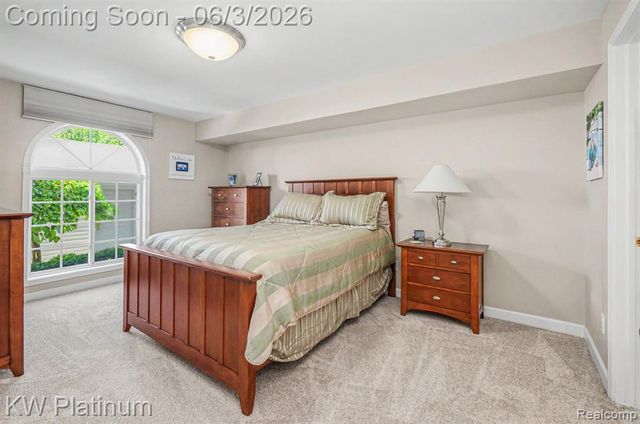37860 Jefferson Avenue, Harrison Twp, MI 48045