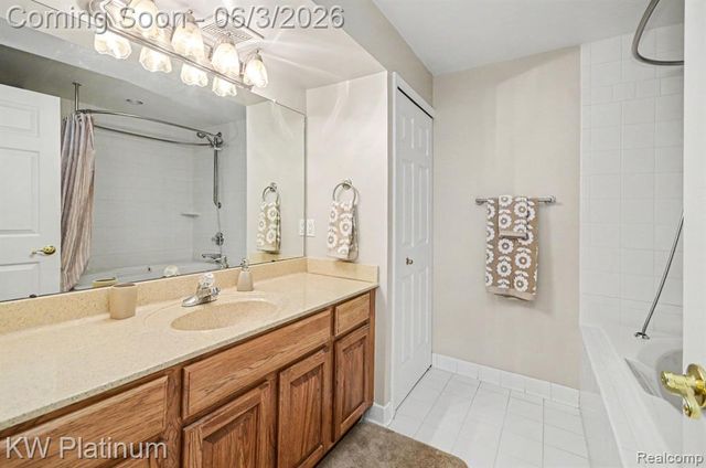 37860 Jefferson Avenue, Harrison Twp, MI 48045