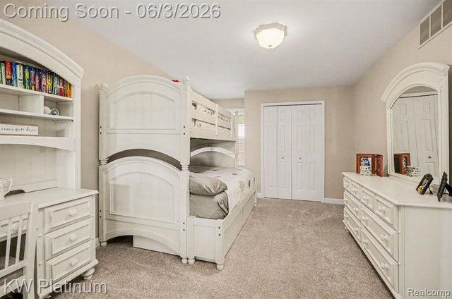 37860 Jefferson Avenue, Harrison Twp, MI 48045