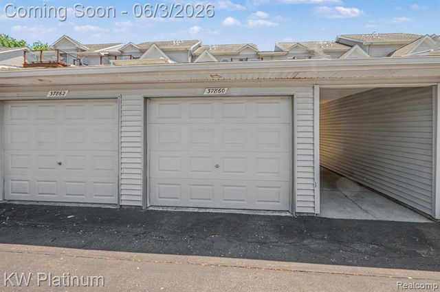 37860 Jefferson Avenue, Harrison Twp, MI 48045