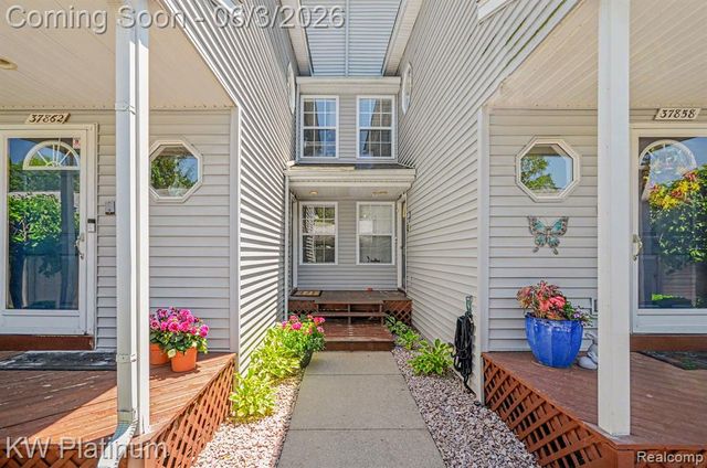 37860 Jefferson Avenue, Harrison Twp, MI 48045