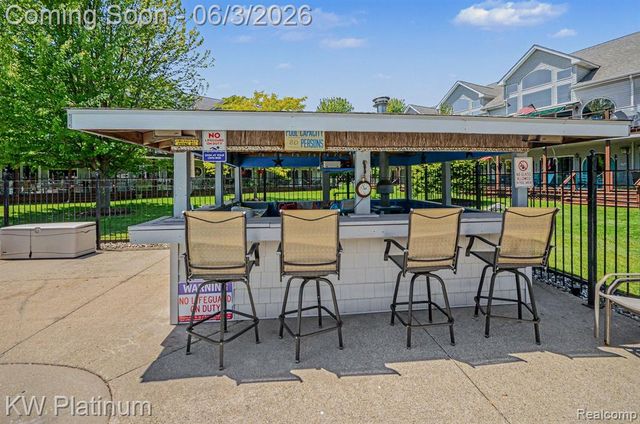 37860 Jefferson Avenue, Harrison Twp, MI 48045
