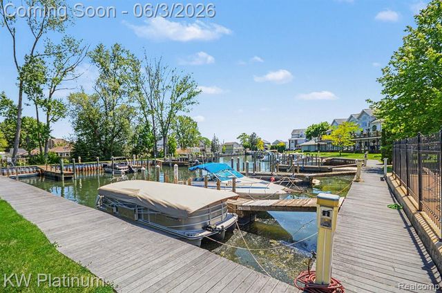 37860 Jefferson Avenue, Harrison Twp, MI 48045