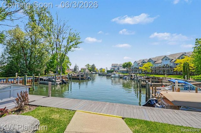 37860 Jefferson Avenue, Harrison Twp, MI 48045