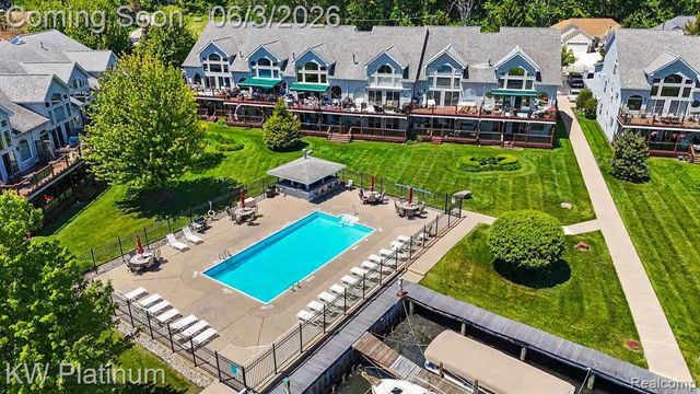 37860 Jefferson Avenue, Harrison Twp, MI 48045
