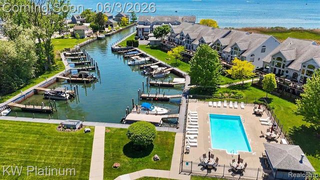 37860 Jefferson Avenue, Harrison Twp, MI 48045