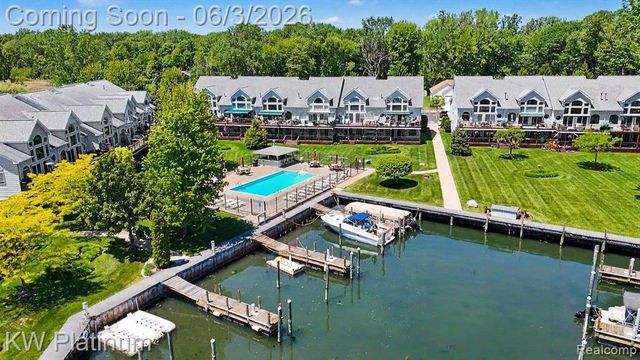 37860 Jefferson Avenue, Harrison Twp, MI 48045