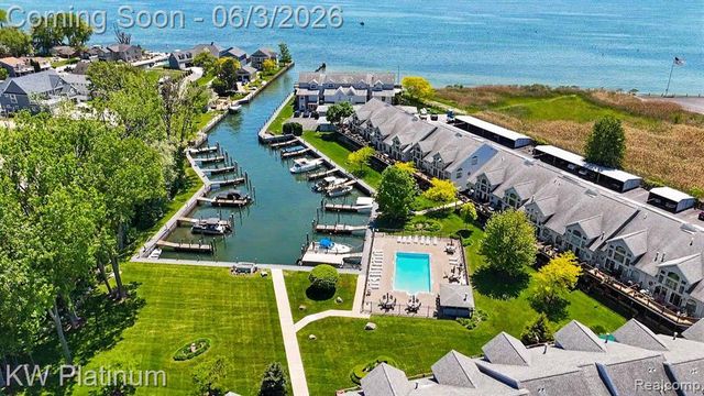 37860 Jefferson Avenue, Harrison Twp, MI 48045