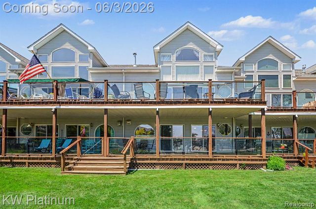 37860 Jefferson Avenue, Harrison Twp, MI 48045