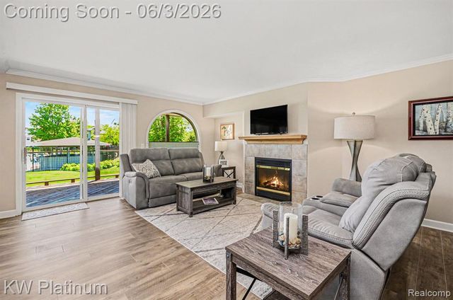 37860 Jefferson Avenue, Harrison Twp, MI 48045