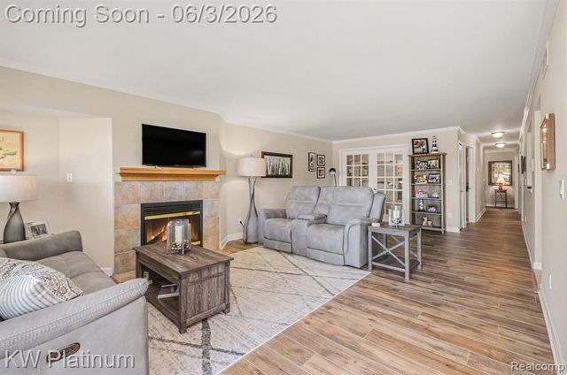 37860 Jefferson Avenue, Harrison Twp, MI 48045