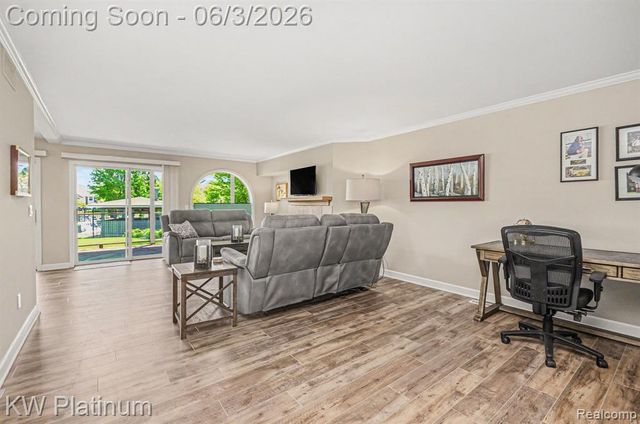 37860 Jefferson Avenue, Harrison Twp, MI 48045
