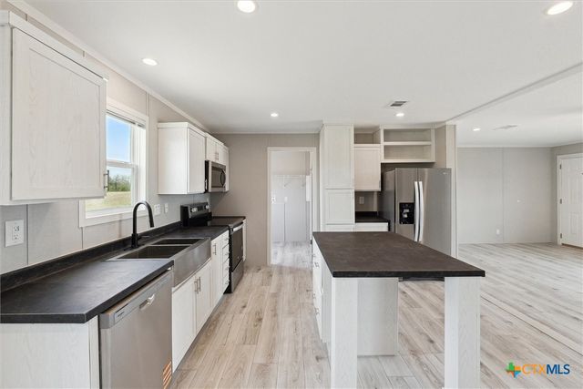 1287 County Road 402, Flatonia, TX 78941