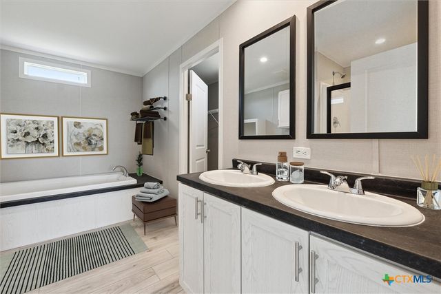 1287 County Road 402, Flatonia, TX 78941