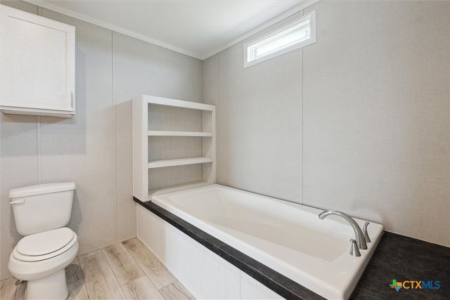 1287 County Road 402, Flatonia, TX 78941