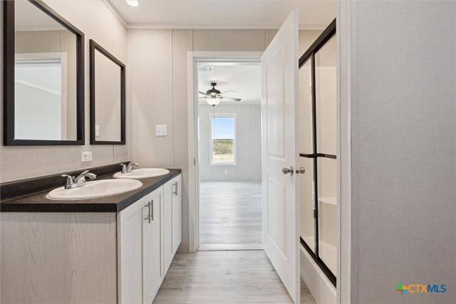 1287 County Road 402, Flatonia, TX 78941