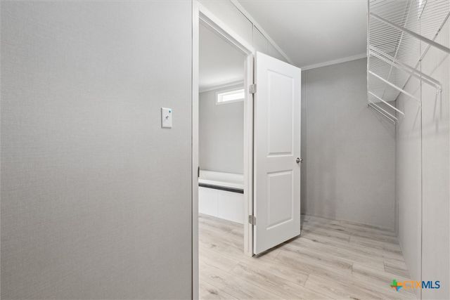 1287 County Road 402, Flatonia, TX 78941