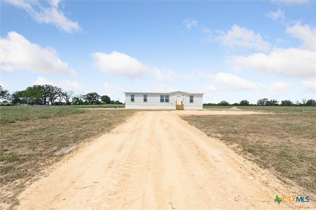 1287 County Road 402, Flatonia, TX 78941