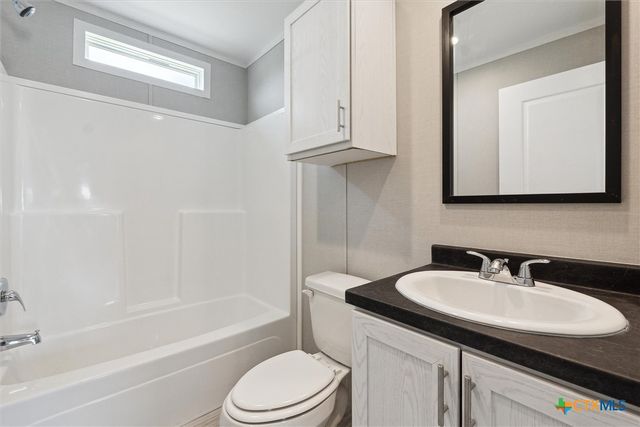 1287 County Road 402, Flatonia, TX 78941