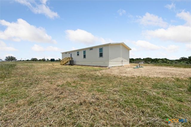 1287 County Road 402, Flatonia, TX 78941