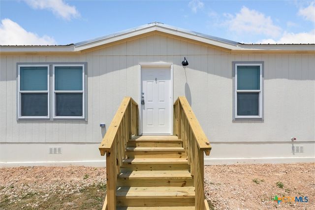 1287 County Road 402, Flatonia, TX 78941