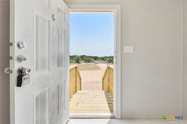 1287 County Road 402, Flatonia, TX 78941